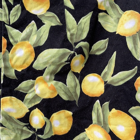 LAST CHANCE! F21 Lemon Print Shorts 🍋 - Picture 2 of 5